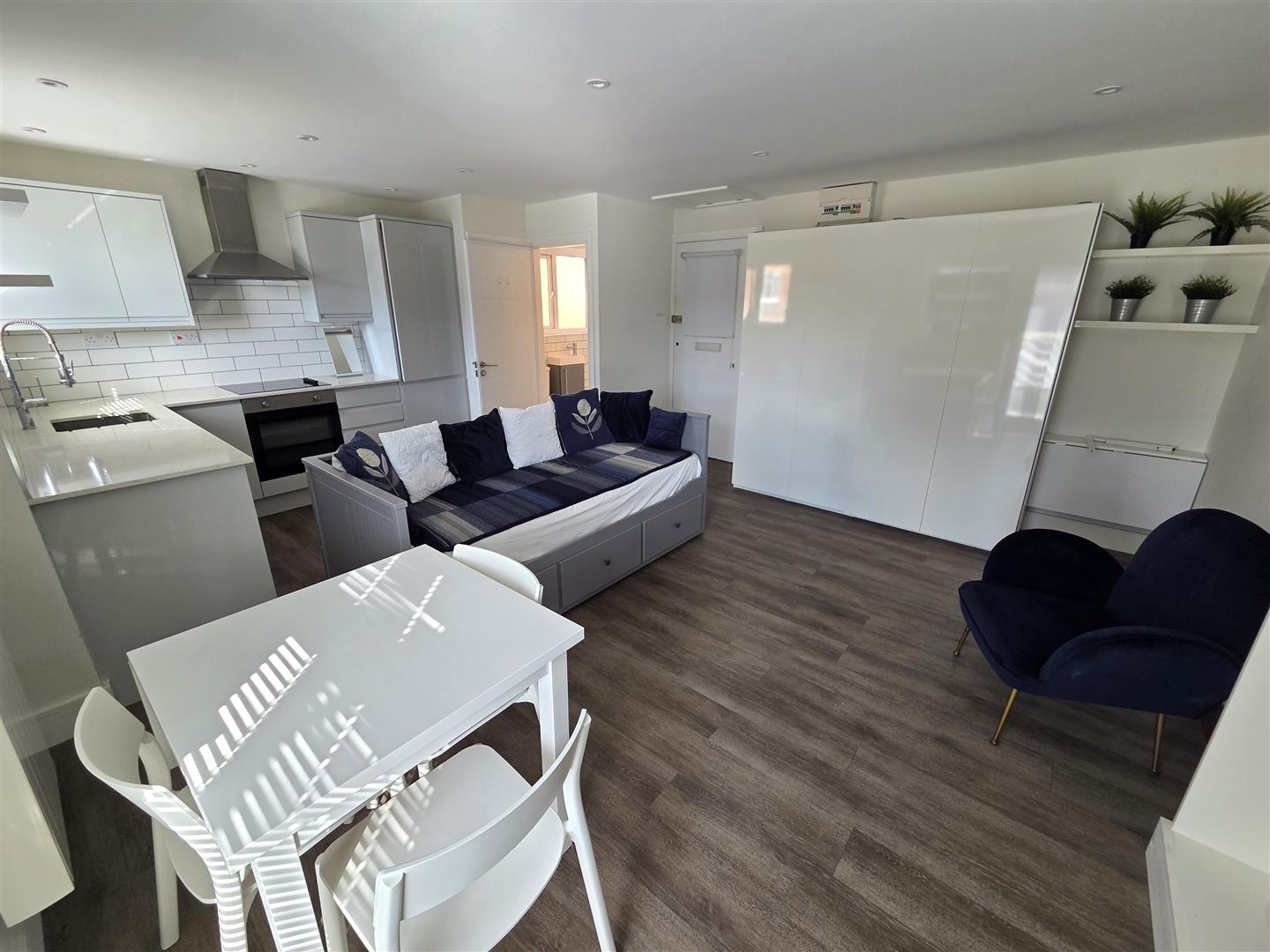 Highmoor, Marina, Swansea, SA1 1YE